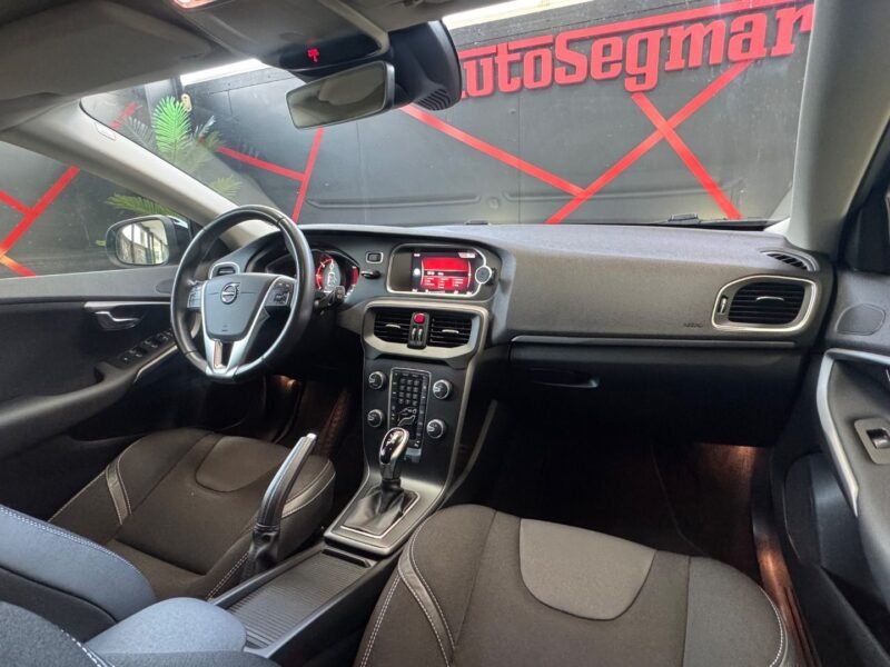 VOLVO V40 D2 MOMENTUM