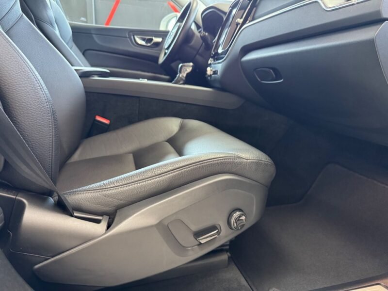 VOLVO XC60 D4 AWD