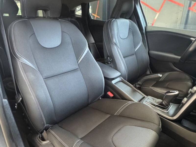 VOLVO V40 D2 MOMENTUM