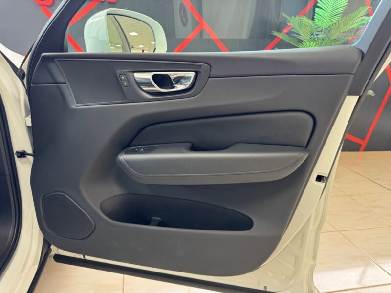 VOLVO XC60 D4 AWD