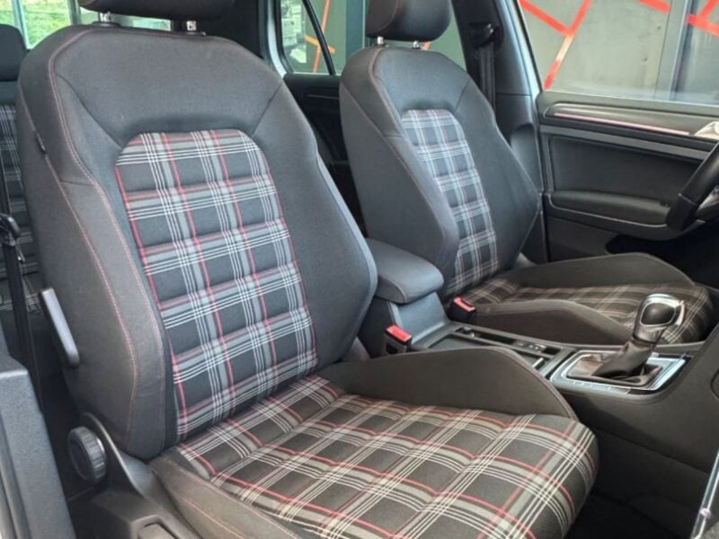 VOLKSWAGEN GOLF GTI PERFORMANCE