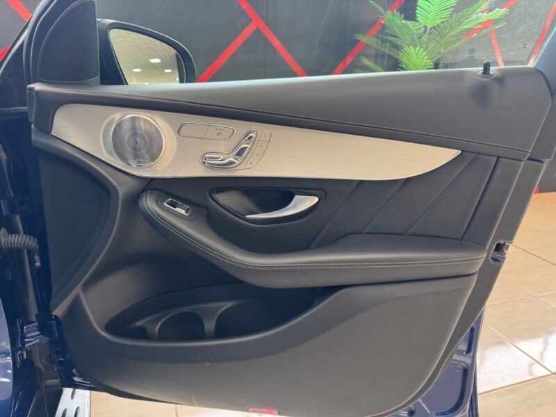 MERCEDES GLC 250 AMG LINE 4 MATIC