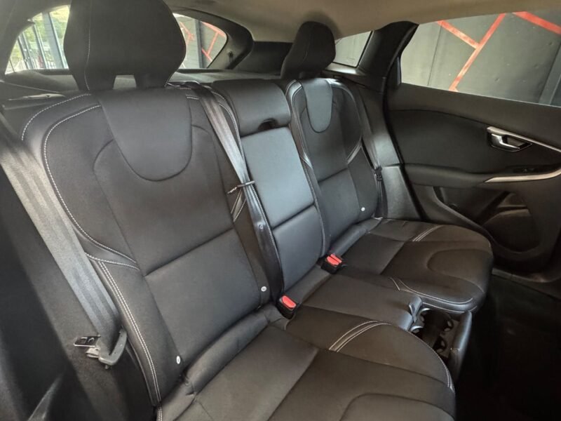 VOLVO V40 D2 MOMENTUM