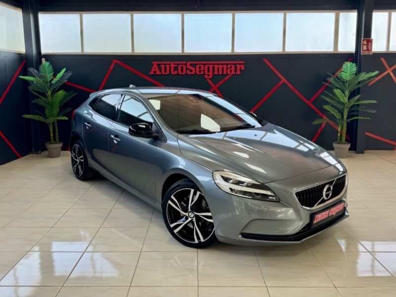 VOLVO V40 D2 MOMENTUM