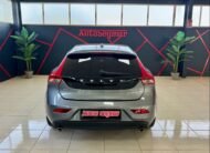 VOLVO V40 D2 MOMENTUM