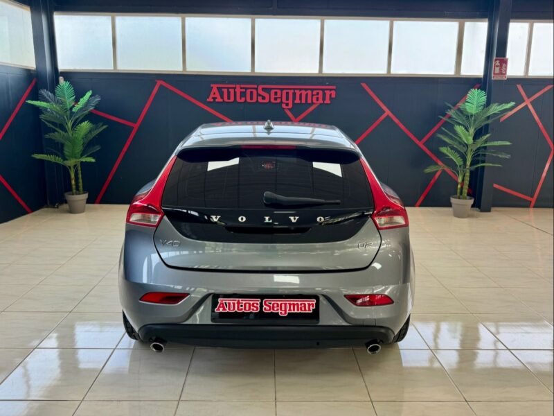 VOLVO V40 D2 MOMENTUM