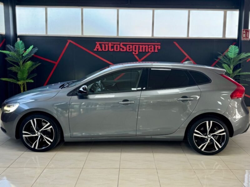 VOLVO V40 D2 MOMENTUM