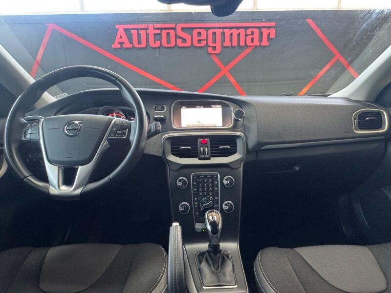 VOLVO V40 D2 MOMENTUM