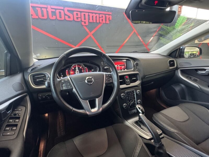 VOLVO V40 D2 MOMENTUM
