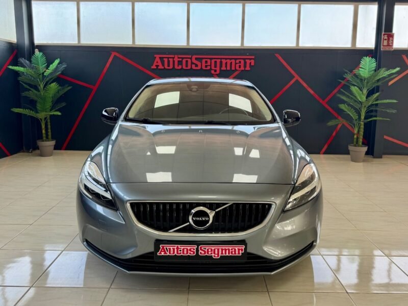 VOLVO V40 D2 MOMENTUM